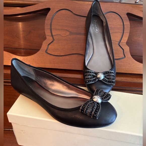 Coach Delores Sheep Black Leather Flats with Decorative Bow - Picture 4 of 10